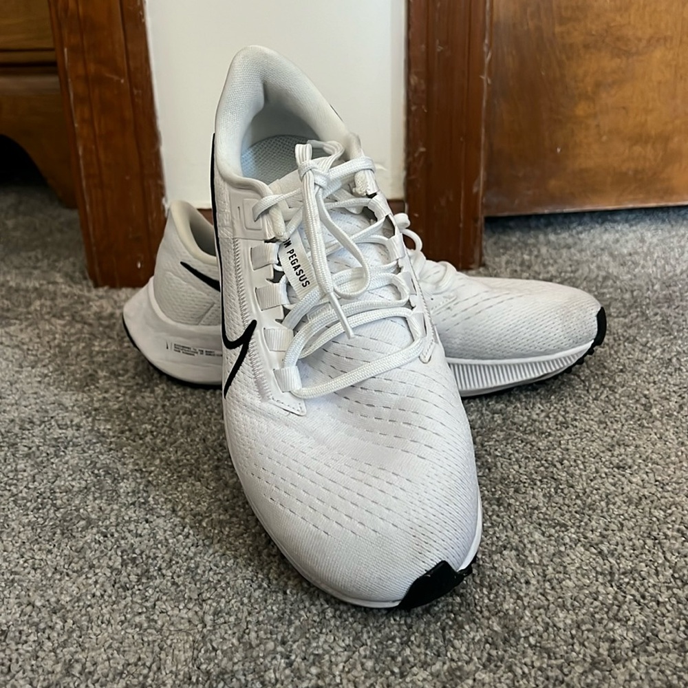 White Nike Pegasus